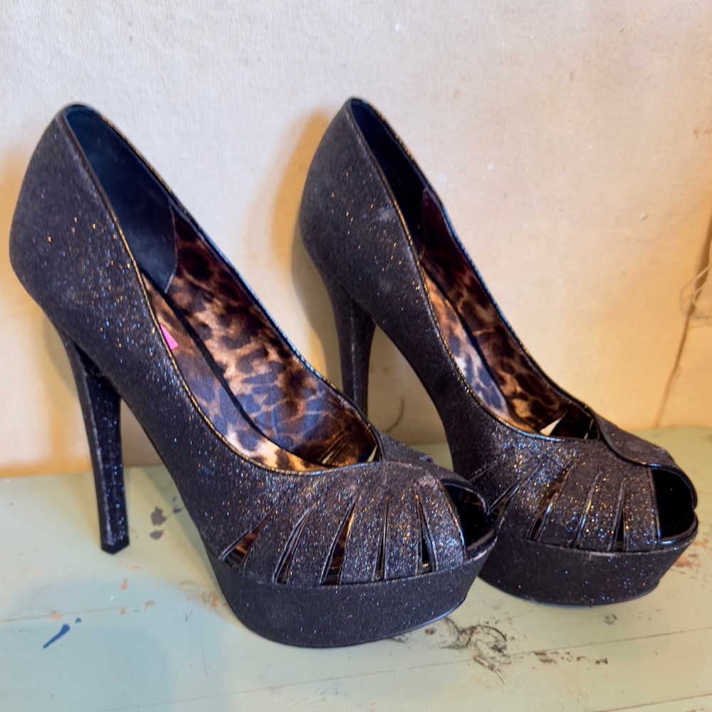 Betsy Johnson size 9 platform heels